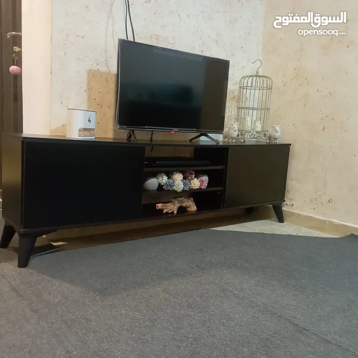 طقم كورنر + طاولة وسط + طاولة تلفزيون للبيع