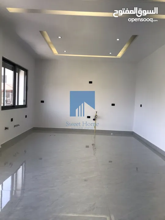 شقة أرضية فاخرة للبيع في الكرسي - خلف إدارة السير 165م مع ترس 30م تشطيب سوبر ديلوكس لم تسكن