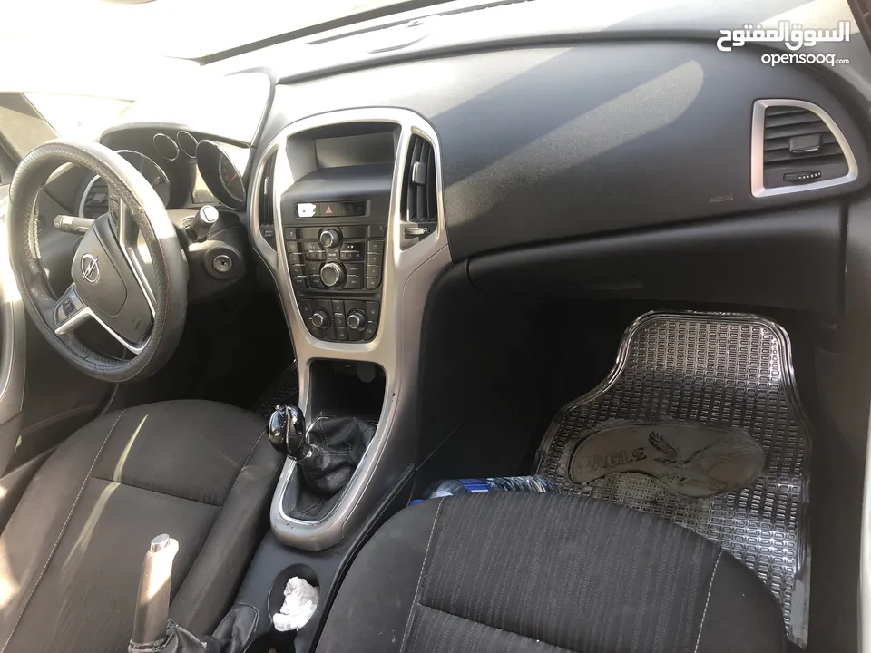 اوبل استرا 2011