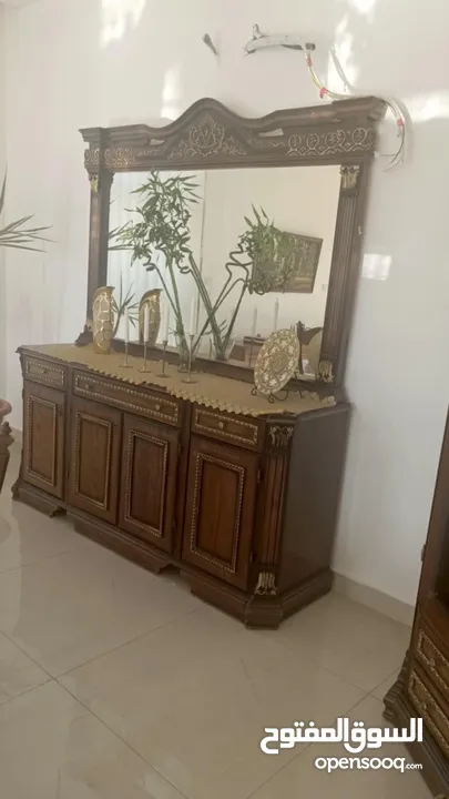 غرفة سفرة موديل كلاسيكي راقي مكونة من 3 قطع للبيع