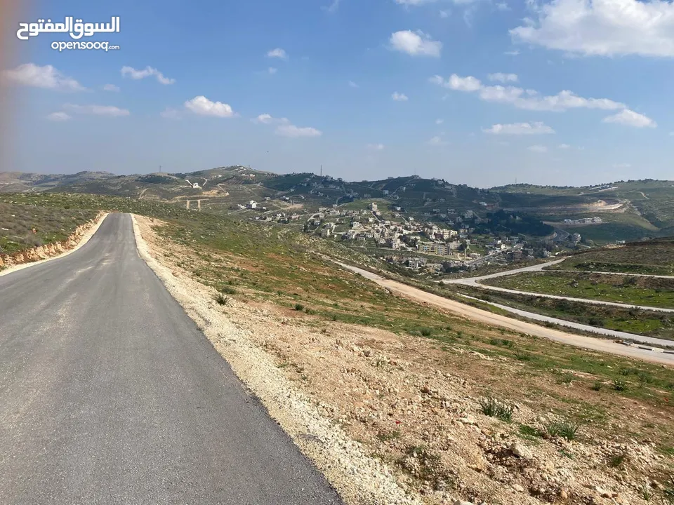 قطعة ارض للبيع ( منطقة فلل وقصور )واصل جميع الخدمات ( على قمة بيرين )