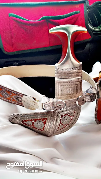 خنجر عماني مستعمل القرن زراف هندي. قديم. صياغه حلوه. حزام فضه
