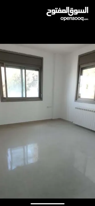 ثلاث غرف نوم غير مفروشة