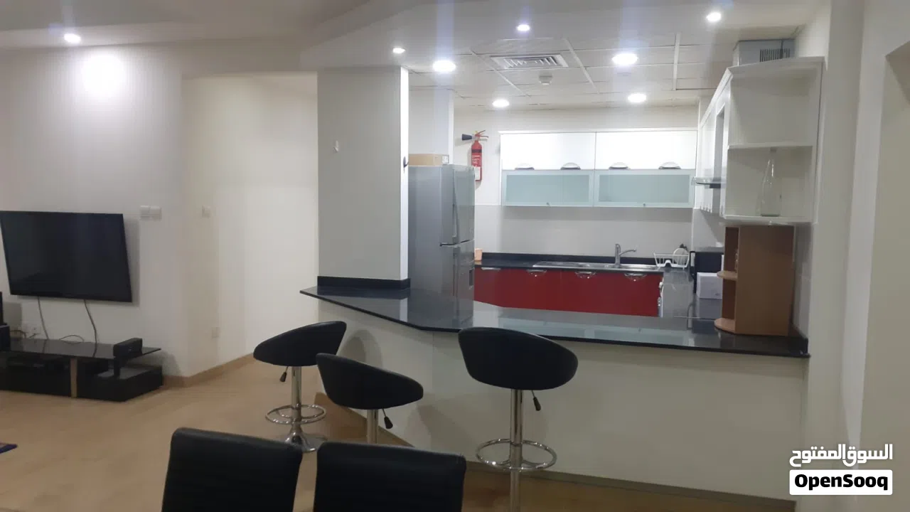 شقة كبيرةمفروشه في الجفيرمن غرفتين تملك حر للبيع