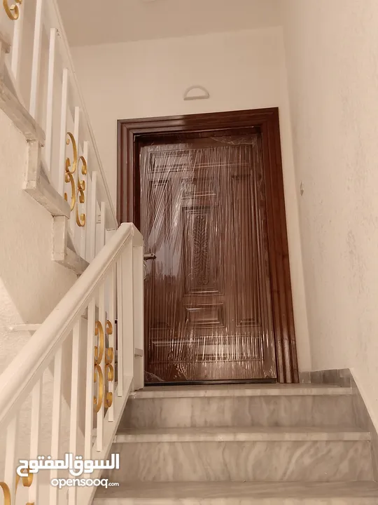 شقة طابقية بمواصفات مميزة للايجار في البنيات من المالك مباشره يرجى عدم تدخل وسطاء او مكاتب عقارية
