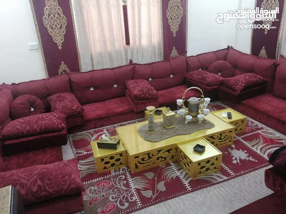 فراش عربي تفصيل لون خمري