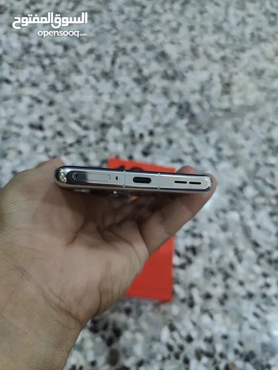 جهاز OnePlus 12 جديد