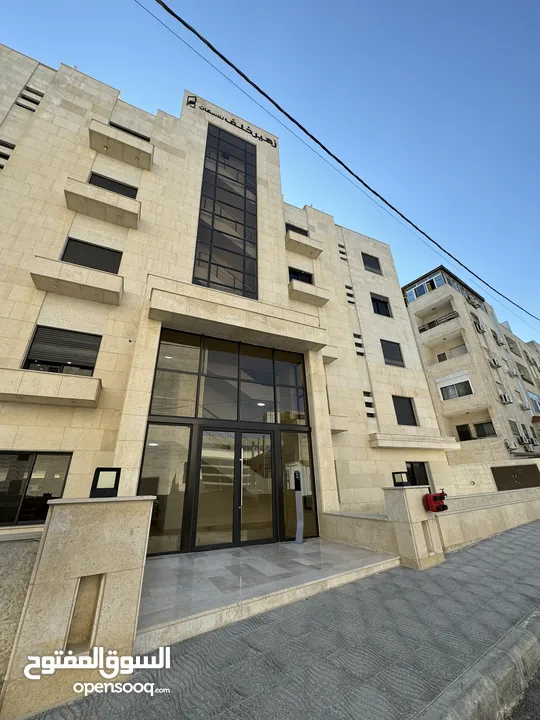 استوديو مفروش في شارع الجامعة موقع مميز خلف روان كيك مباشرة مقابل كلية الطب و الهندسة