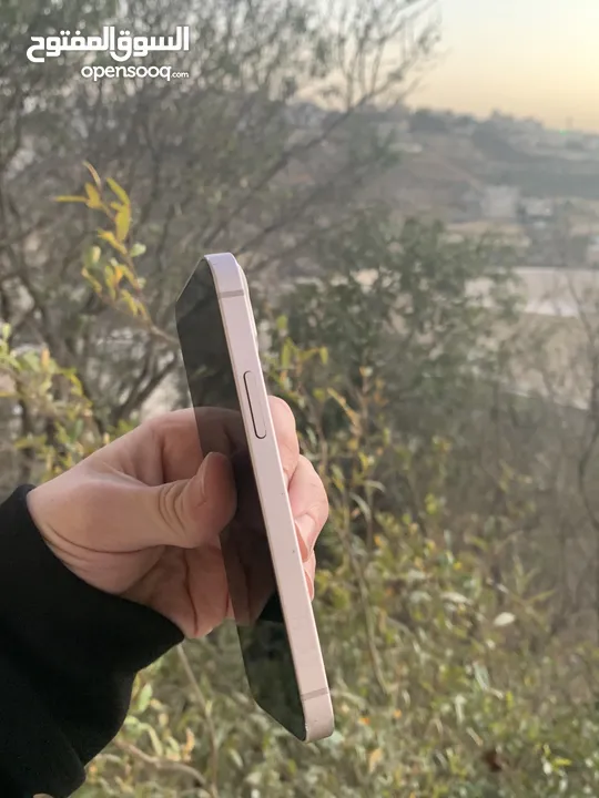 ايفون 13 ميني 128 جيجا مغير بطارية ومغير مجموعة اللوحة المنطقية اصلية يوجد خدوش بسيطة بطارية 91٪