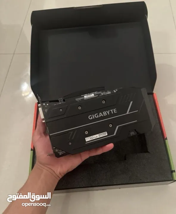 كرت شاشة  GTX 1650 SUPER WINDFORCE 4gb مستخدم نظيييف بالكرتون