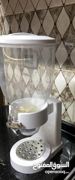 للعصير مع حنفيه