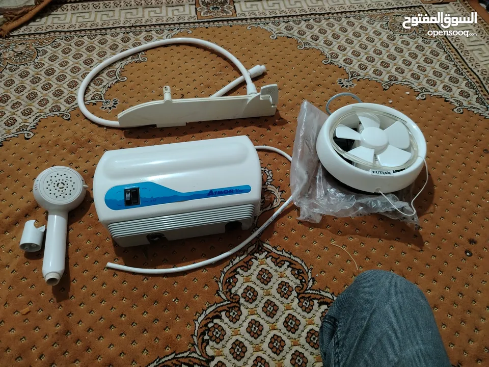 قيزر اتمور الأصلي شبه جديد مروحه شفط بتركب على الزجاج شطافه نوعيه اصليه