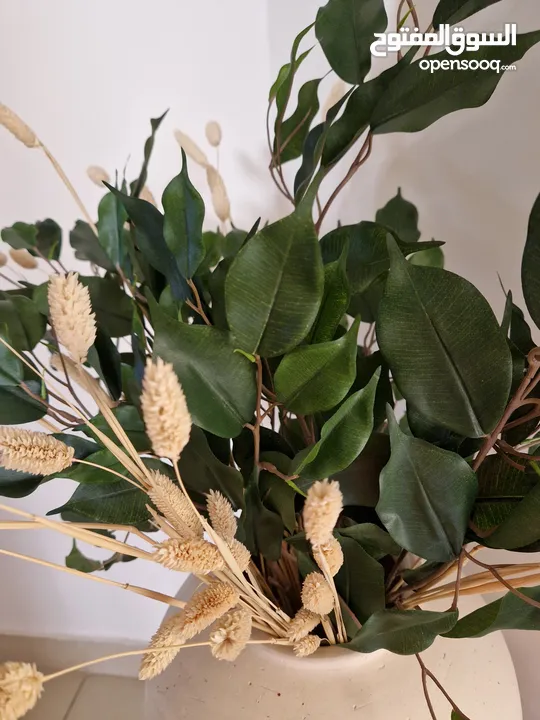 Artificial green leaves and dry grass stems