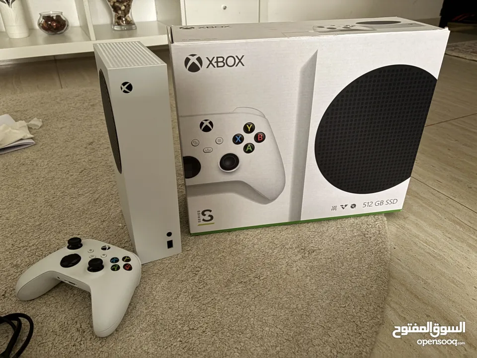 Xbox series s for sale like new with the box  للبيع جهاز اكسبوكس سيريس س كالجديد مع كرتونته