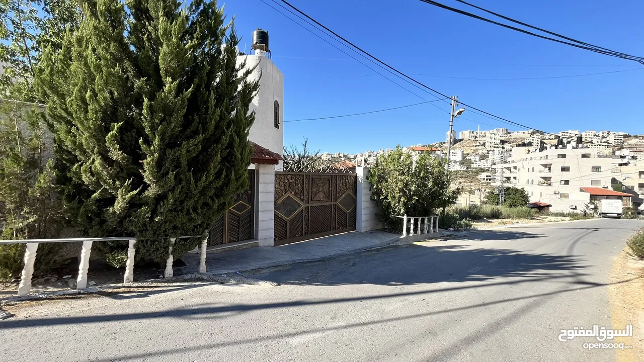 منزل طابقين للبيع