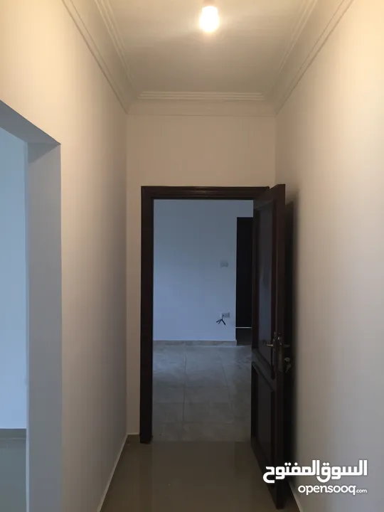 شقة سكن أ ضاحية الامير علي طريق المطار بجانب مدارس بيت المقدس 130 متر مربع طابق 2