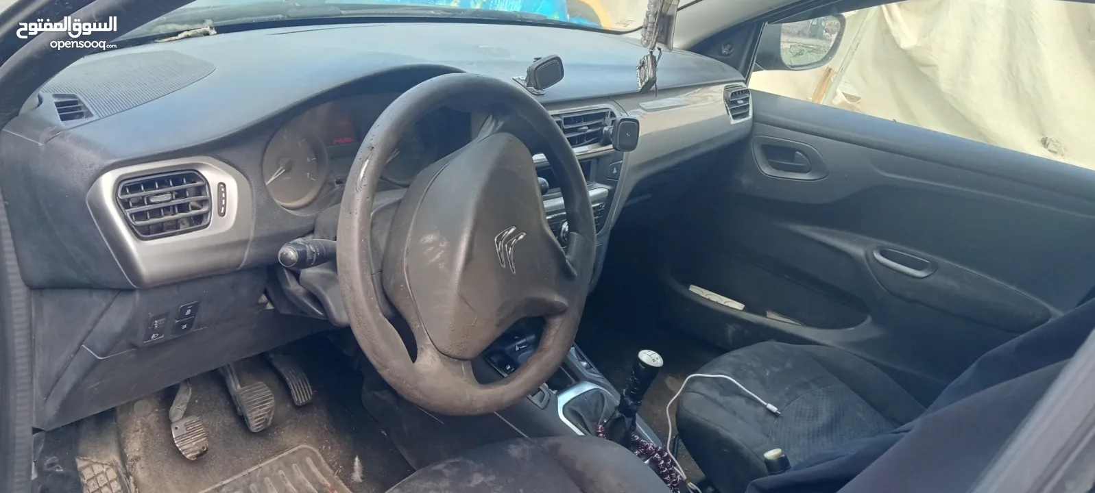 للبيع بسعر مغري جدا جدا ستروين اليزية يد اولى المالك الاول بالرخصه لون اسود دهان شركه خدوش عادية ب