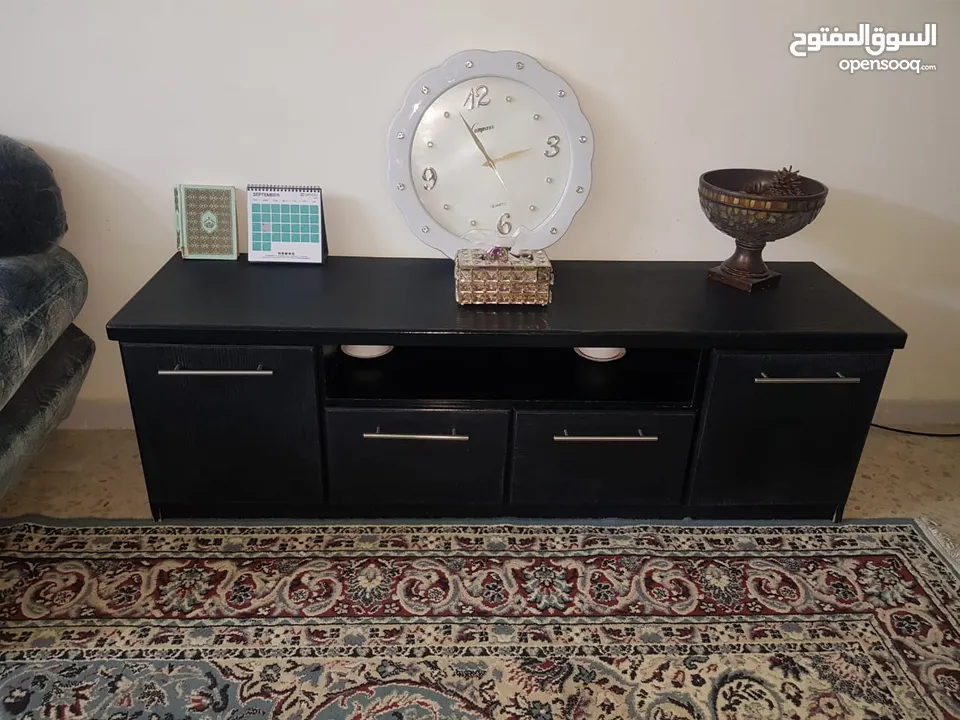 طاولات تلفزيون فخمة تفصيل