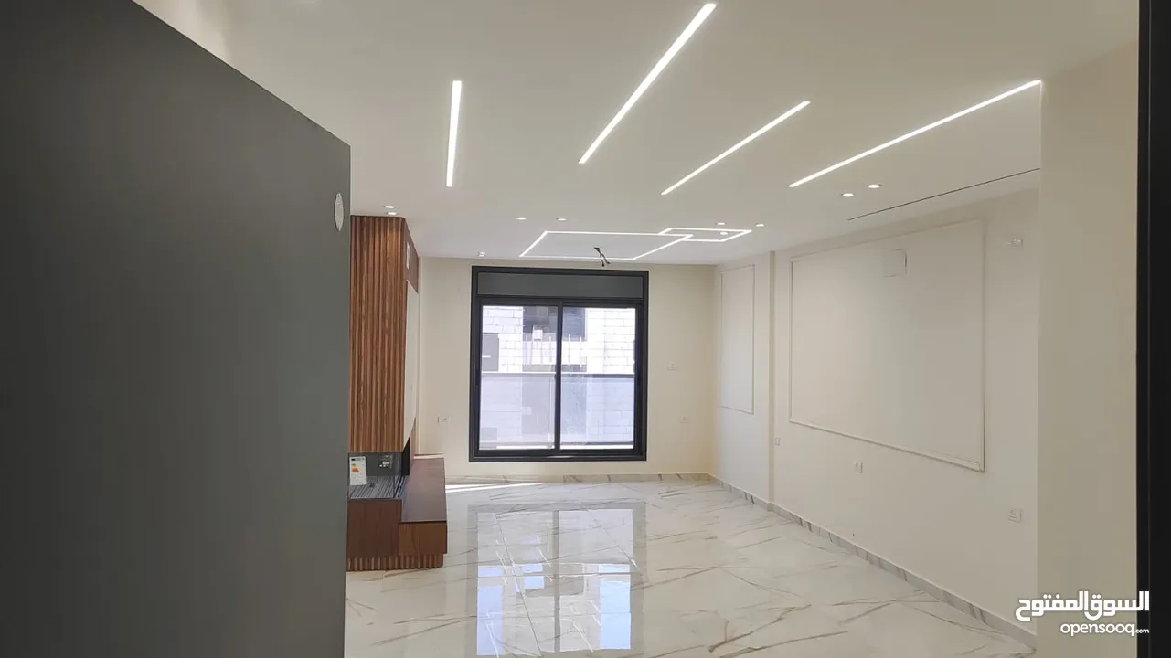 شقة جاهزة للسكن بالريحان مع مطبخ وديكورات وبناء حديث