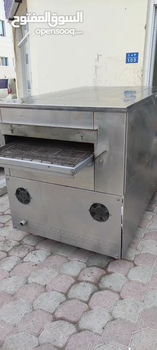 Automatic pizza oven