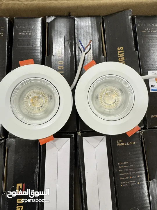 اضاءة سبوت لايت عدد 15 حجم 3 انچ بحالة ممتازة