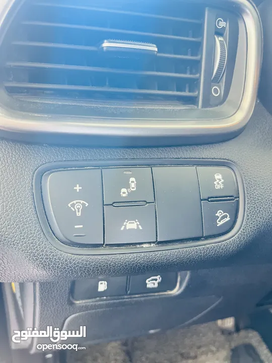 Kia sorento  فل فل اضافات ما عدا الفتحة فقط  4*4 عداد اصلي 100 الف امكانية البيع دفعة وشيكات