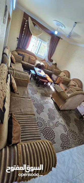 طقم كنب مستعمل بتكون من 14 مقعد بحاله ممتازه..يعني طقمين بسعر مغري جدا