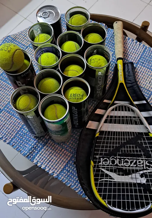 Dunlop Tennis racket with 40 balls