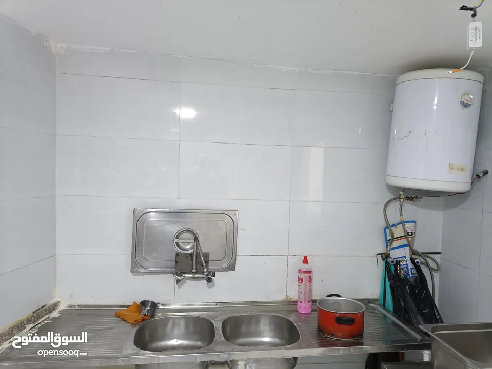 مطعم شاورما وبروستد وسناكات
