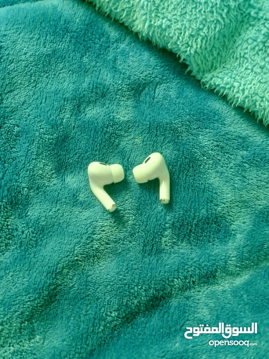 سماعات AirPods اصلي للبيع