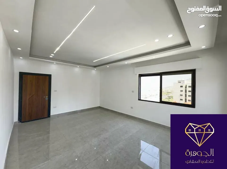 طابق اخير مع روف دوبلكس فاخر لم يسكن لقطه وبسعر مغري جدا عرض خاص ع اخر شقة أرقى مناطق جبيهة ام زويتن