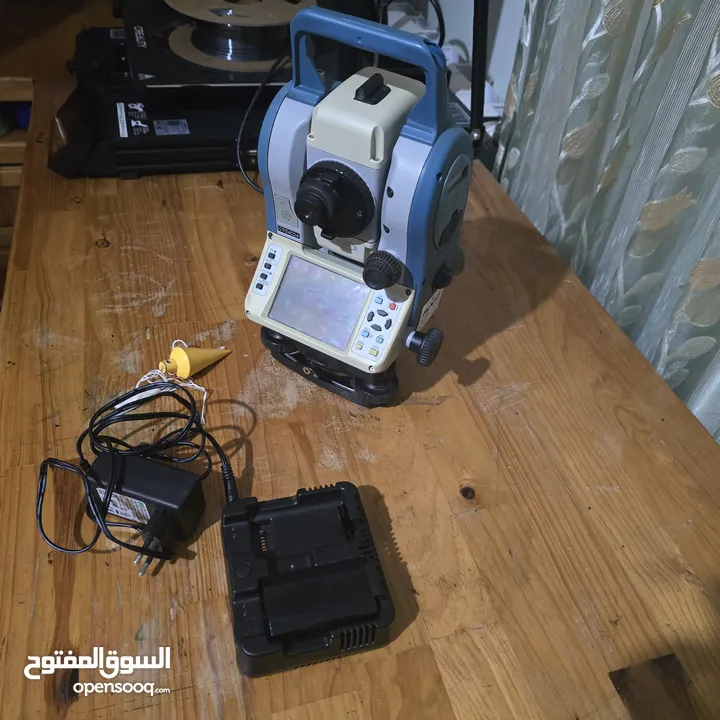 جهاز توتال استيشن