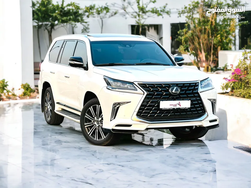   LEXUS LX 570 5.7L V8  FULL SERVICE HISTORY  UNDER WARRANTY  GCC  PLATINUM