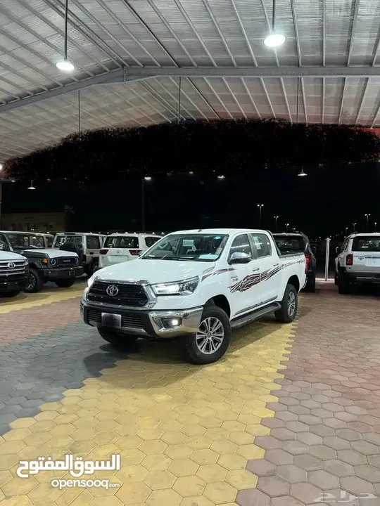 تويوتا هايلكس S-GLX اعلى المواصفات باللون الابيض المميز 2024