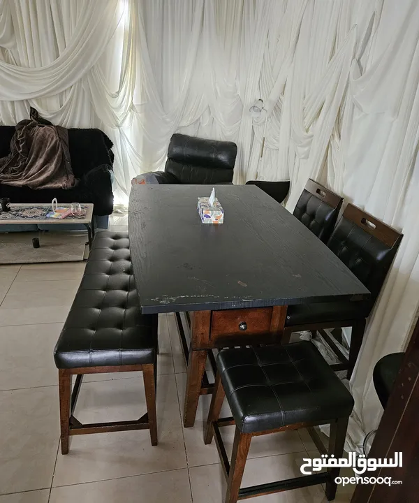 8 sesters dining table