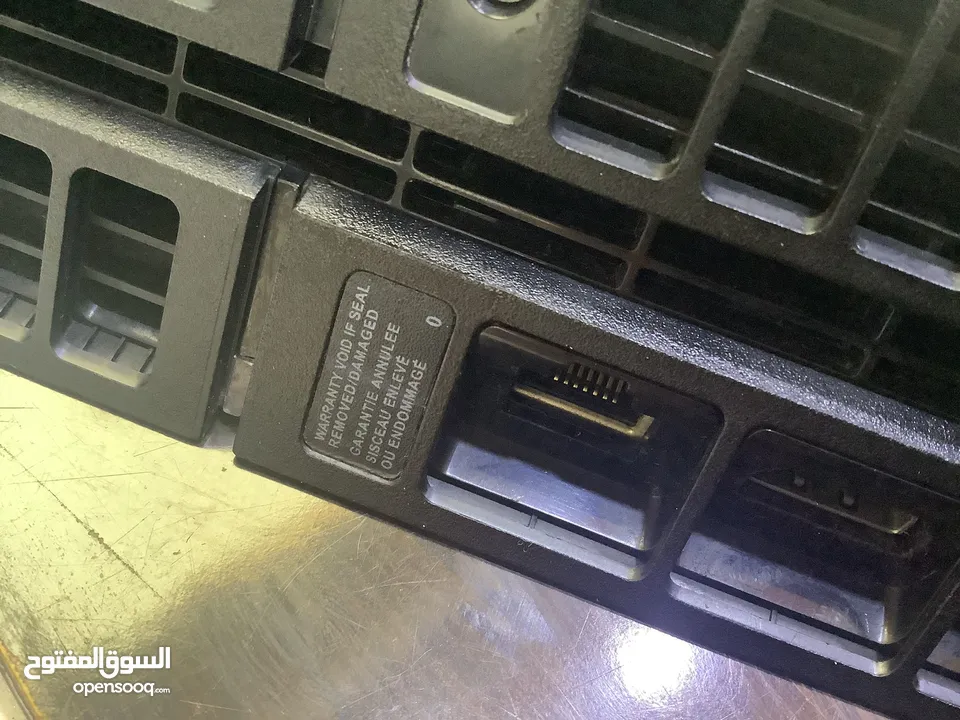 بلايستيشن 4 مستعمل مع يدتين بحالة الوكالة مع كفالة سنة كاملة (فقط للبيع ما اقبل تبديل أبدا)