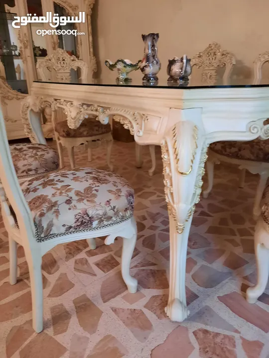 طاولة سفرة وفضية مصري حفر من الطراز الرفيع .