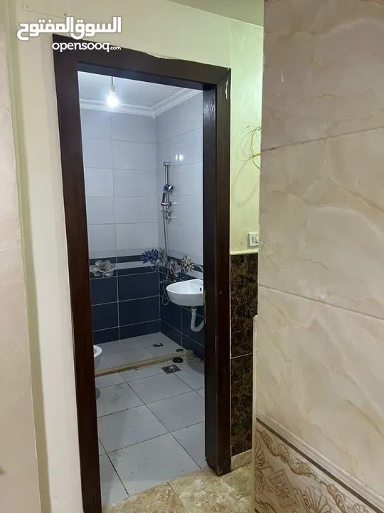 شقة مميزة جدا للبيع بالقرب من مستشفى الأمير حمزة (بسعر مغري)
