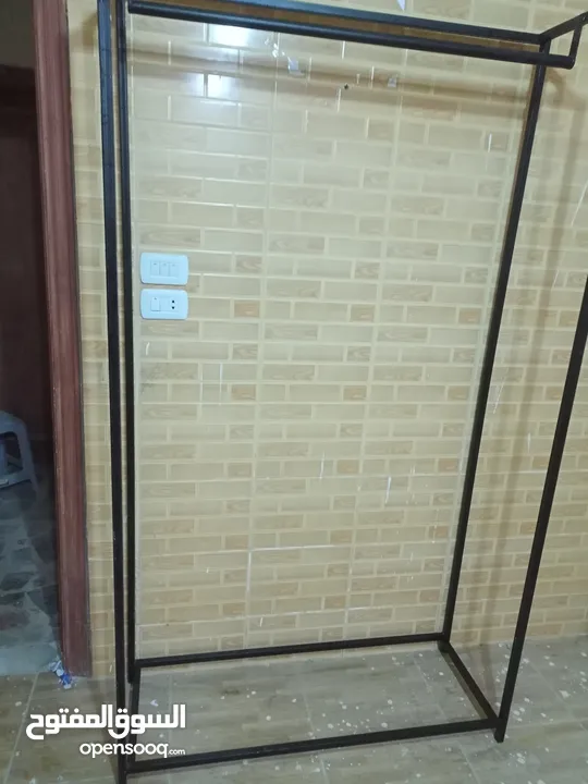 ستاندات حديد للمحلات التجارية، وغرف ملابس (تفصيل)