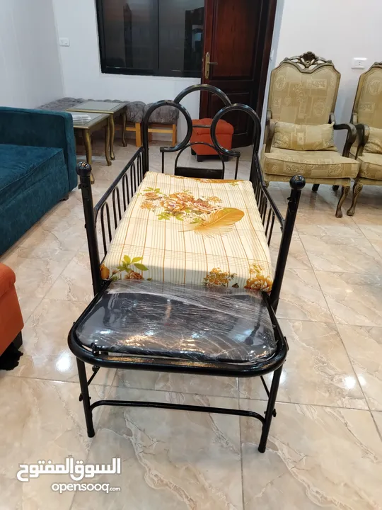 سرير أطفال حديد