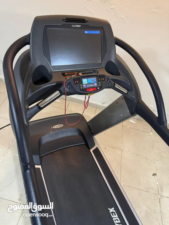 جهاز تريدميل Cybex770T شبه جديد استخدام شهرين فقط بسعر مغري