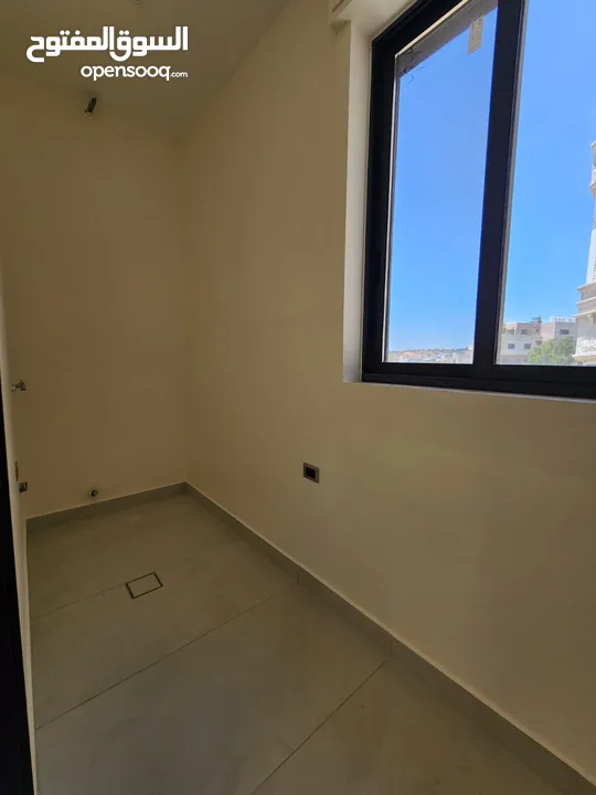 شقة فارغة للبيع في دابوق - REF:14658