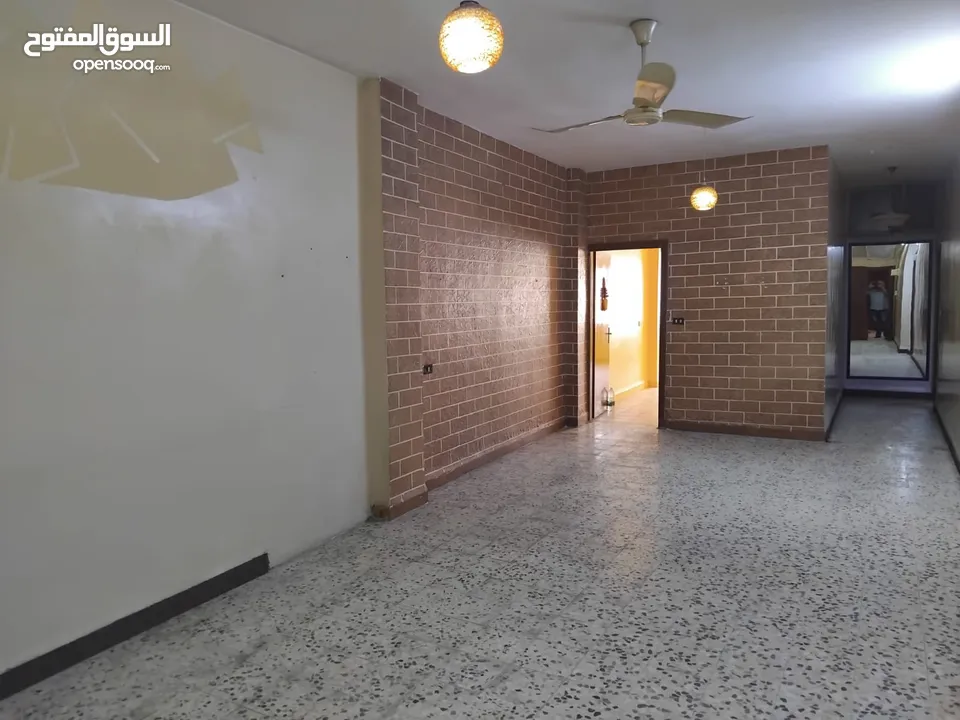 شقة للايجار الزرقاء حي الحسين
