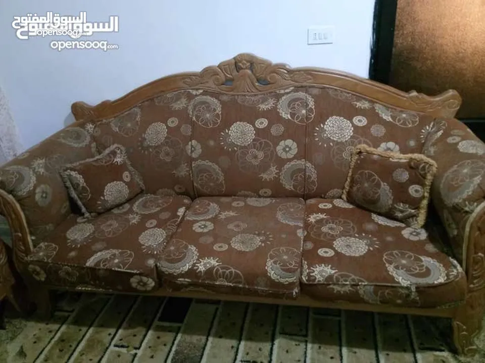 طقم كنب مكون من 7 مقاعد زان بحالة ممتازة
