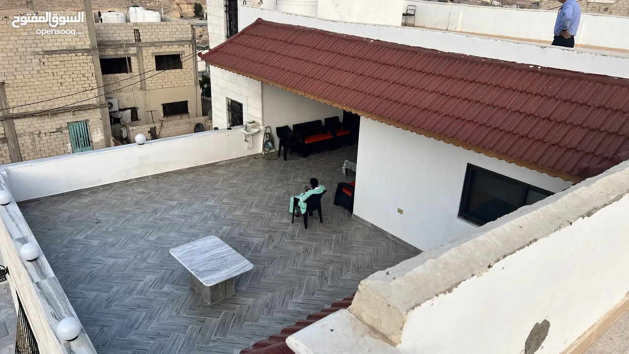عماره طابقين للبيع تشطيب ديلوكس عمر البناء 5سنوات