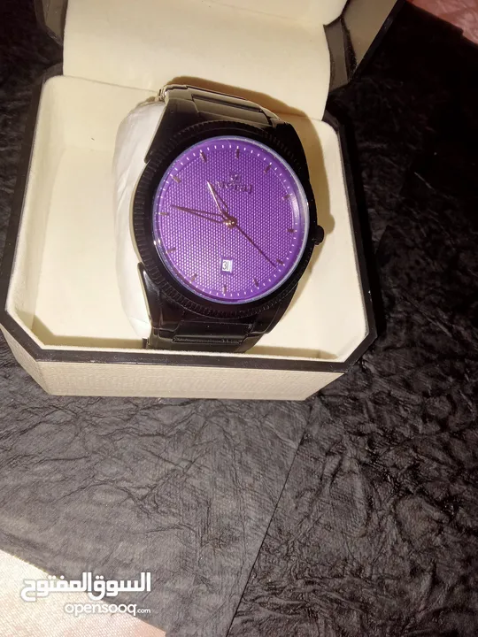 Meraj Black Metal Watch – Elegant Purple Dial with Date Display  ساعة Meraj المعدنية السوداء – مينا