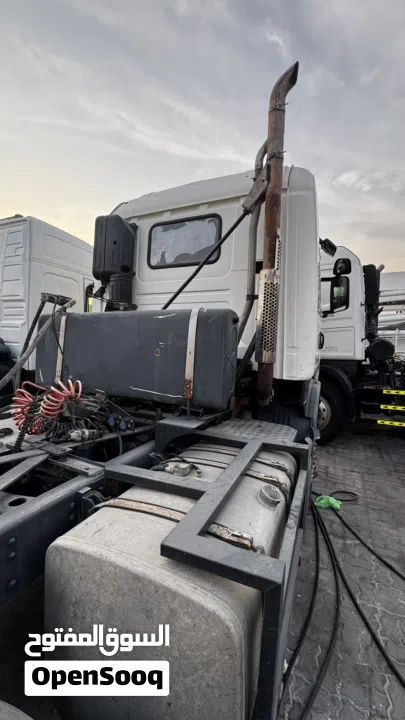 راس شاحنة سكانيه G460 سكس ويل خليجي مديل 2016 بحالة ممتازة جداً لدينا جميع انواع الشاحنات والمعدات