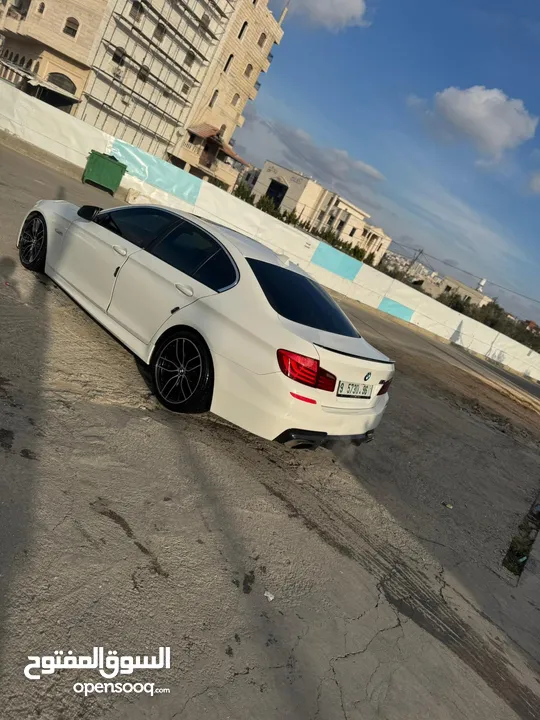 بي ام. 520. لون ابيض