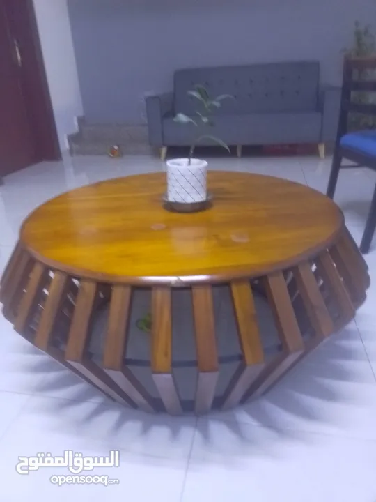 Round Tea Table