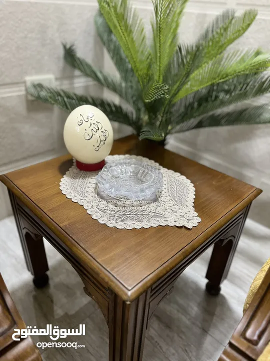 طقم كنب مع سفرة للبيع
